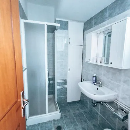 Aqua Blue Apartment *